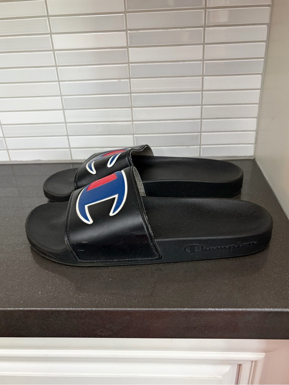 Champion black men’s logo emblem slides